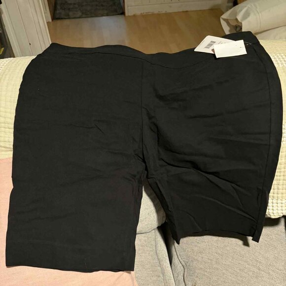 Women Plus size pull on shorts - Picture 1 of 4